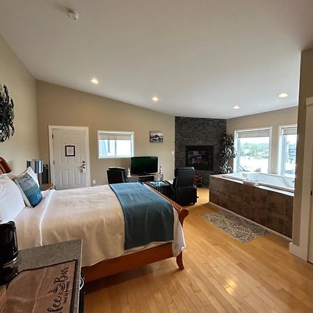 Pacific Rim Guest Lodge - Adults Only Ucluelet Exterior photo