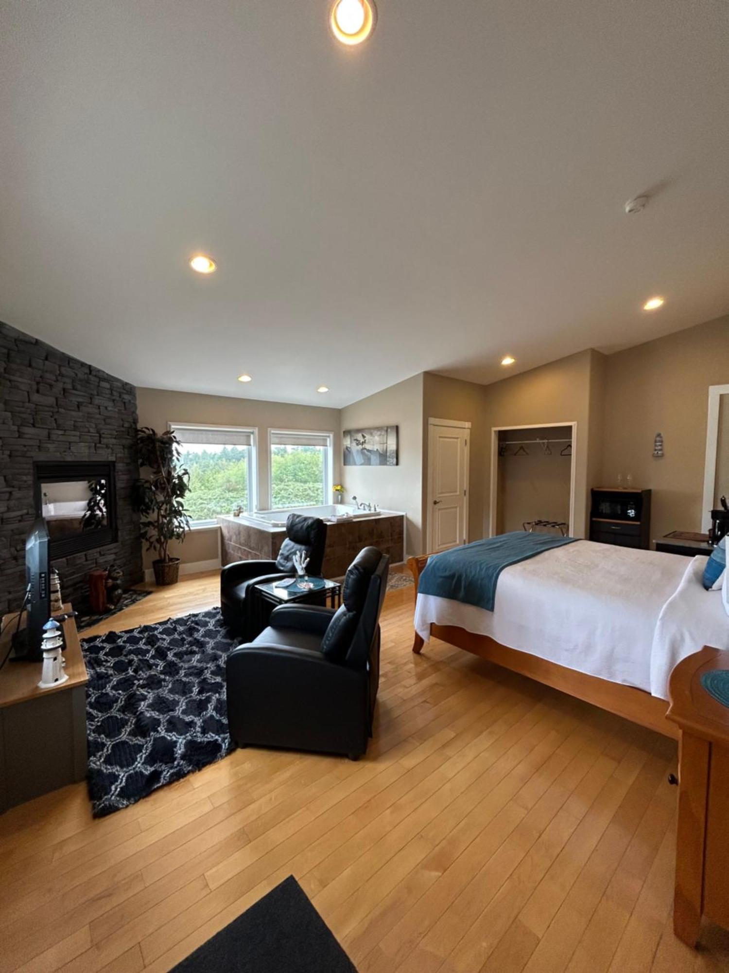 Pacific Rim Guest Lodge - Adults Only Ucluelet Exterior photo