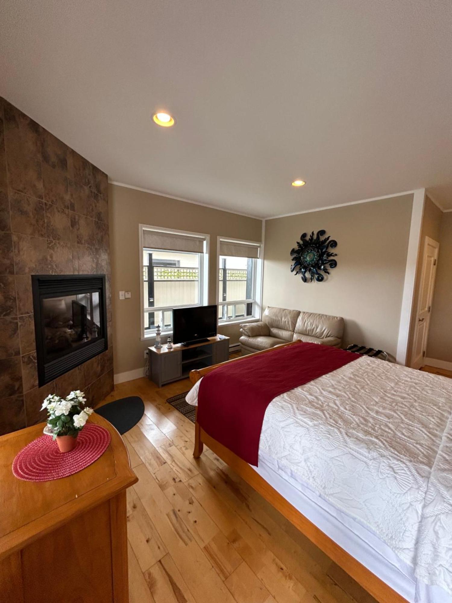 Pacific Rim Guest Lodge - Adults Only Ucluelet Exterior photo